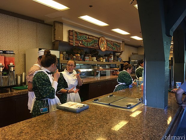 カウンターにて受け取ります。