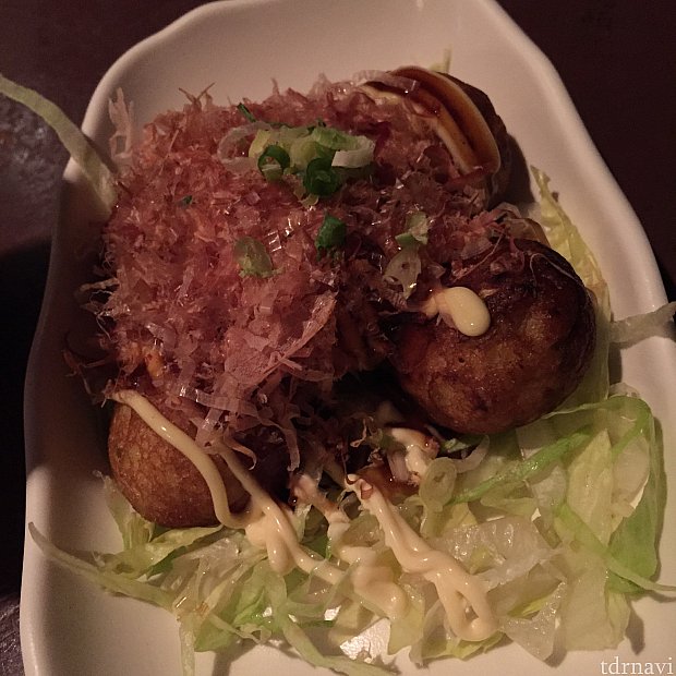 ホカホカではないけど普通のたこやき。日本で食べたほうが美味しいのは分かっているけど、あるとなんとなく食べてしまう。