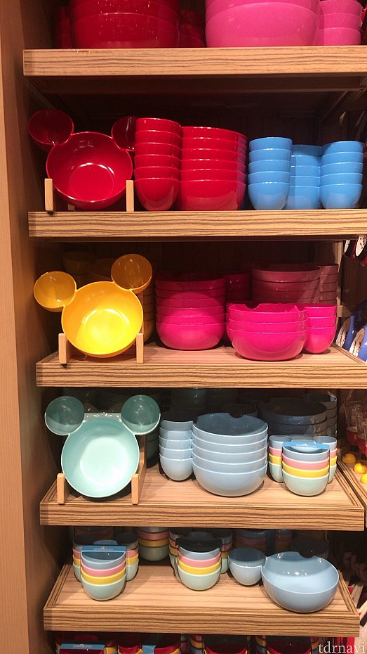 香港ディズニーランド☆ミッキーの顔型☆お皿☆陶器 可愛らしい食器を並べてみては？ | グッズ・お土産（香港）