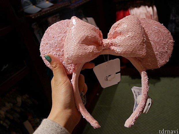 ピンク一色のスパンコール。合わせる服を選ぶけれど、同じ色のパーカーなど売っていたので、合わせたらかわいくなりそう!!!なかなか付けている人がいないので、目立ってよいかも♪