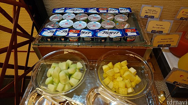 ヨーグルトとフルーツ🍍