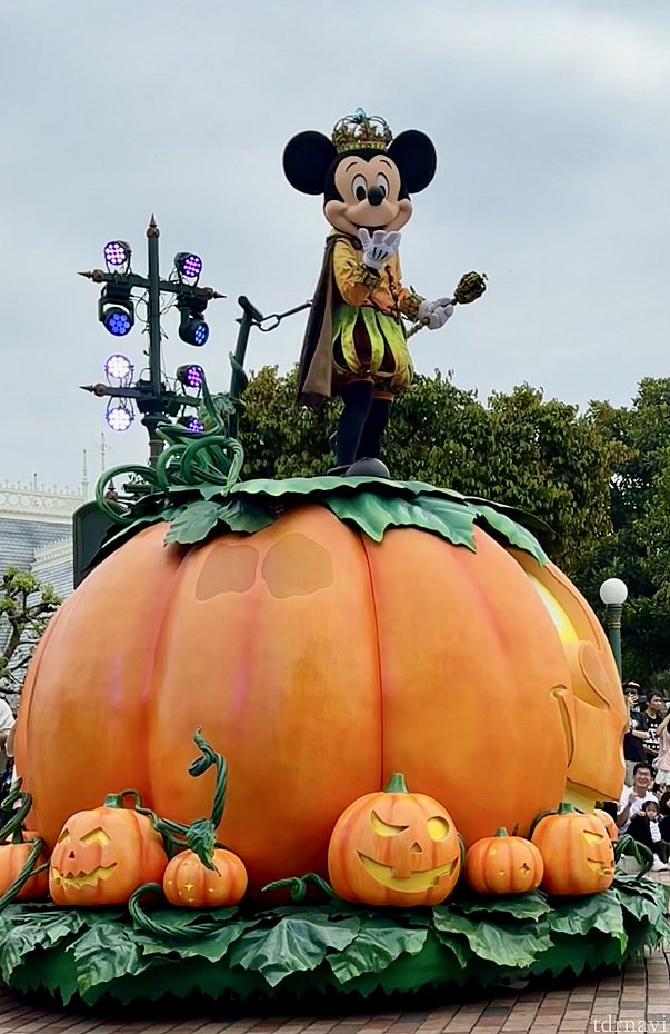 パレード)Mickey's Halloween Time Street Party！ 簡素だが、曲は乗り