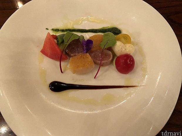 前菜🍴
2種類のソースで違う味を楽しめました。