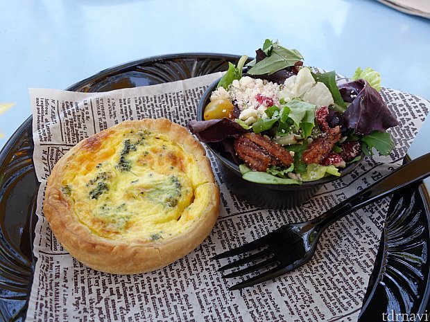 メリーポピンズのレストランではふわふわのキッシュがおすすめ