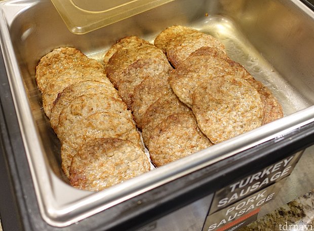 ポークソーセージは美味しかった。ターキーソーセージは塩辛かったです。