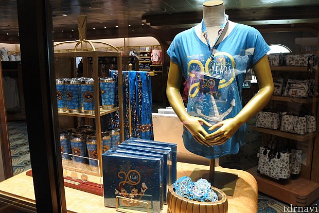 20周年グッズの展示
