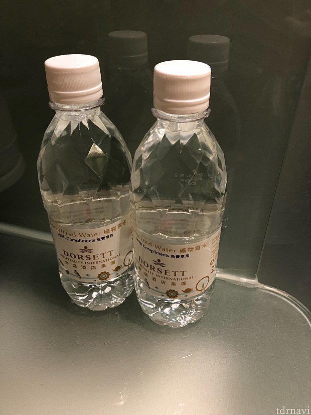 無料の水です♪冷蔵庫の中の水は有料でした。