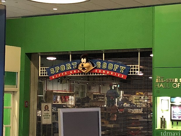 souvenir shopです。
品揃えはまぁまぁあります。
年パ割引、マジックバンドでの精算できます。