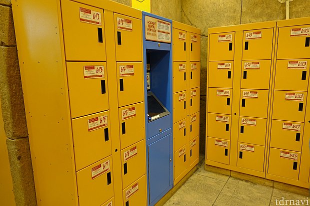 無料ロッカーは十分な数があります。