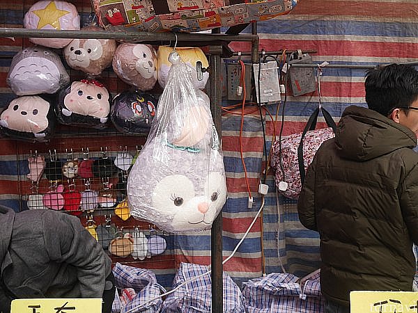 【女人街】ホテル近くの女人街は有名な観光スポット!午後になると不思議なものが沢山売ってるので、ぜひ散歩してみてください😁
