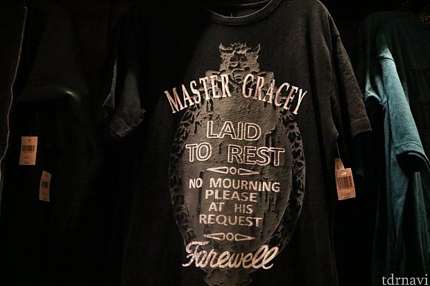 有名な入り口のプレートデザインのTシャツ