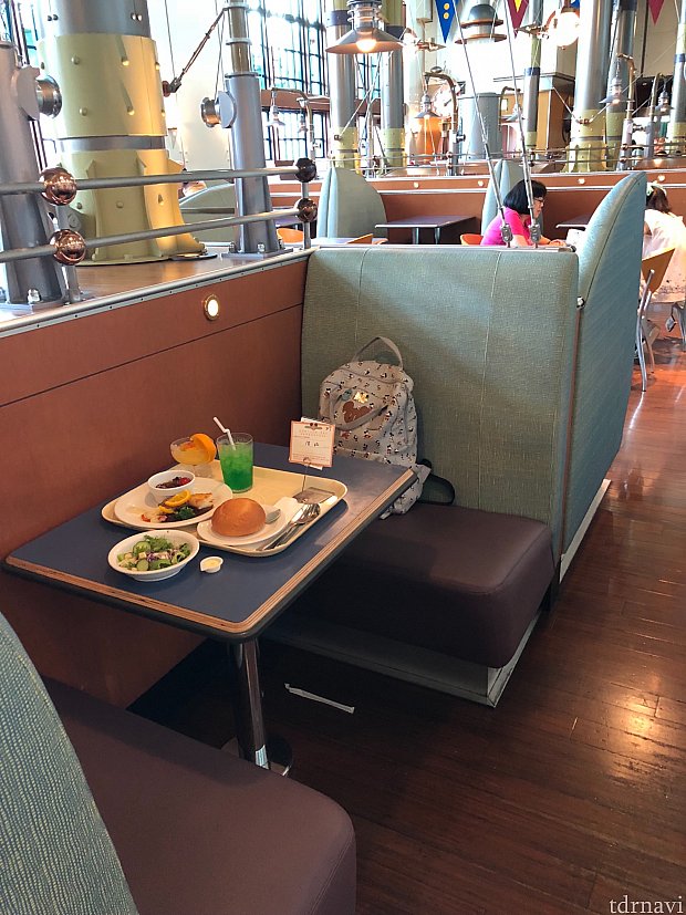 おひとりさまの場合、周りの目が気にならない席に案内されることがあります。
落ち着いて食べられるのでこれはいいですね。