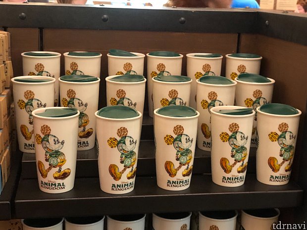 タンブラーは他のパークでも売っていますが、デザインがパークごとに異なります。
こちらはアニマルキングダムデザインのタンブラーです。
買っておけばよかったな...w