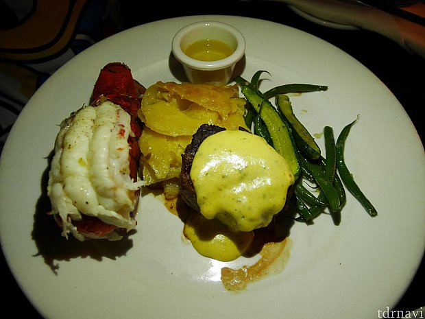 【Surf & Turf】
ロブスターとヒレ肉のコンボ!ロブスターとっても美味しい😍ヒレ肉も柔らかくて美味しい😍このメニューが一番お値打ちかも!