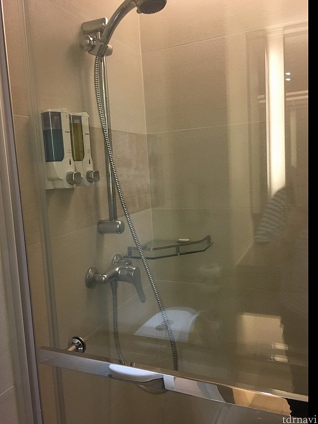 シャワールームのみ。
水圧は弱め