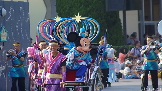 通常バージョン、ブラスバンドが見えます。
