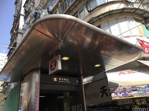 出口を直進するとここに…
