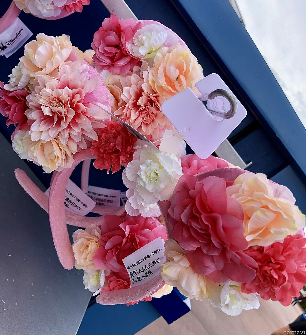 こちらの満開のお花カチューシャは$27.99。