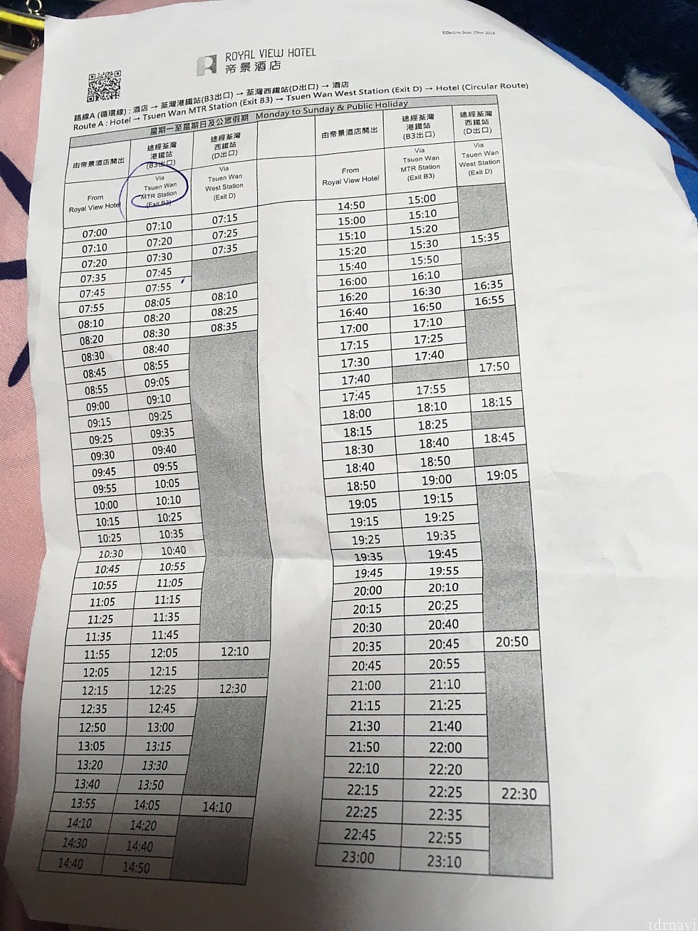 ホテル⇄ツェンワン駅のシャトルバスの時刻表をくれました。かなり本数があるのでほぼ待つ事なし。