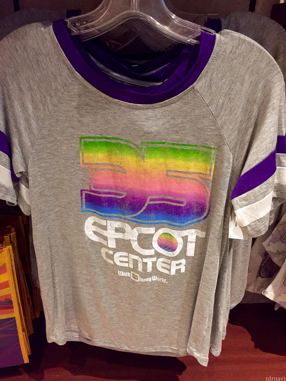 $32.99のこのTシャツは、自分用に購入したかったんですが、どうやら女性用だったようで諦めました。