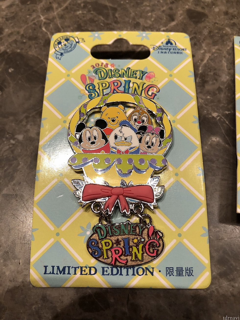 バスケットに入ったたまごが可愛いピンバッジ 139元。
なぜかデールだけ^^;