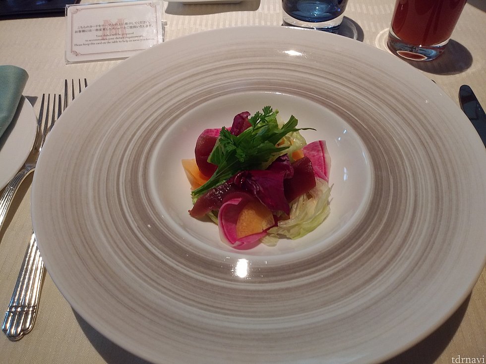 前菜:鮪のマリネと彩り野菜のサラダ
バルサミコソースでいただきました☆