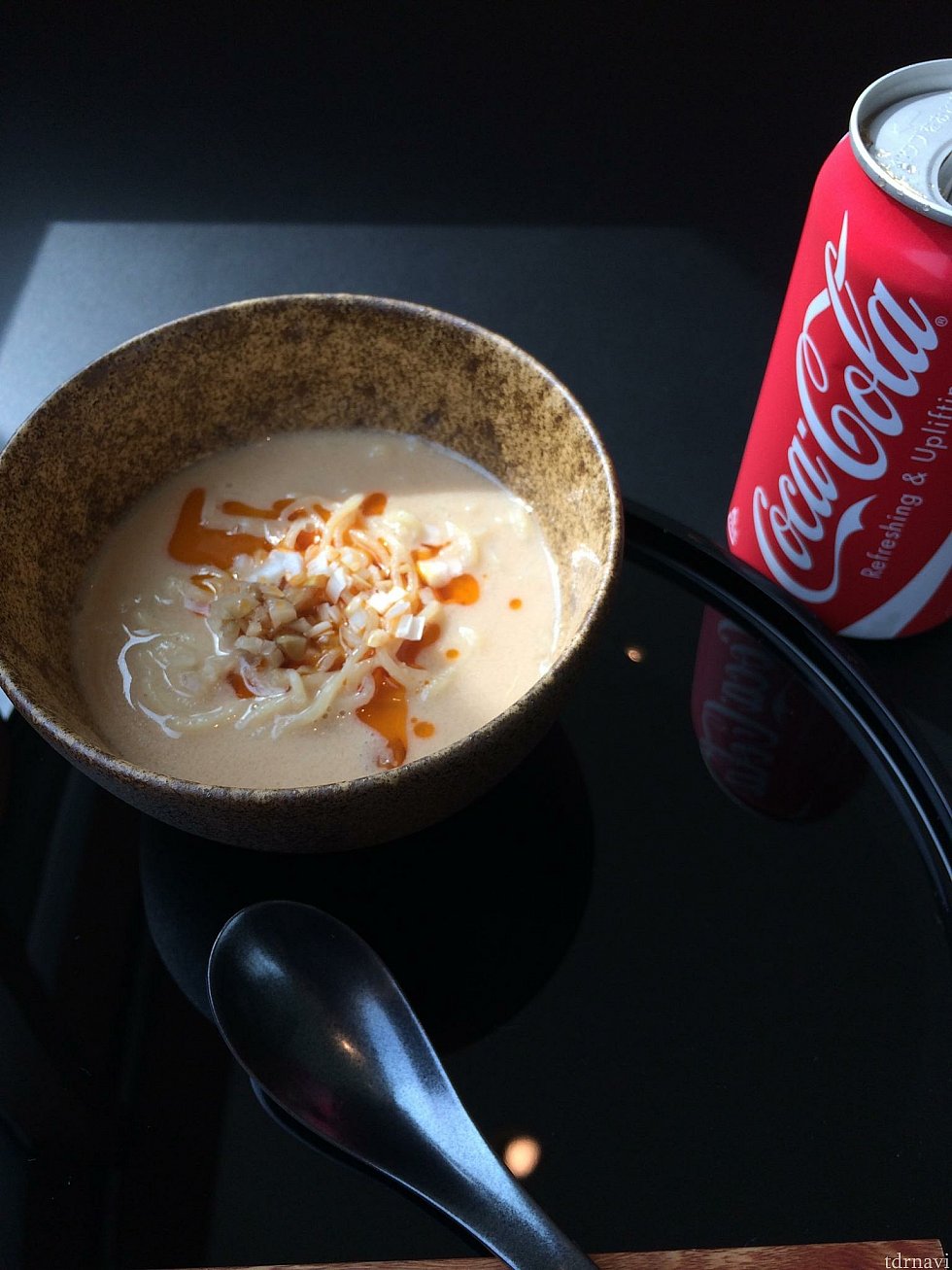 キャセイパシフィックラウンジで担々麺がうまいのよ〜(^o^)
