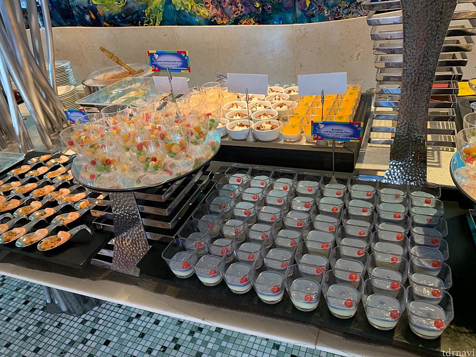 モッツァレラとトマトのサラダは永遠に食べていられそうでした笑