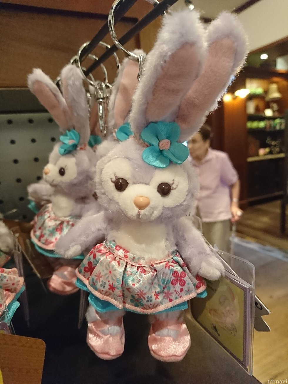 アウラニ限定ぬいぐるみチェーン、15ドル。