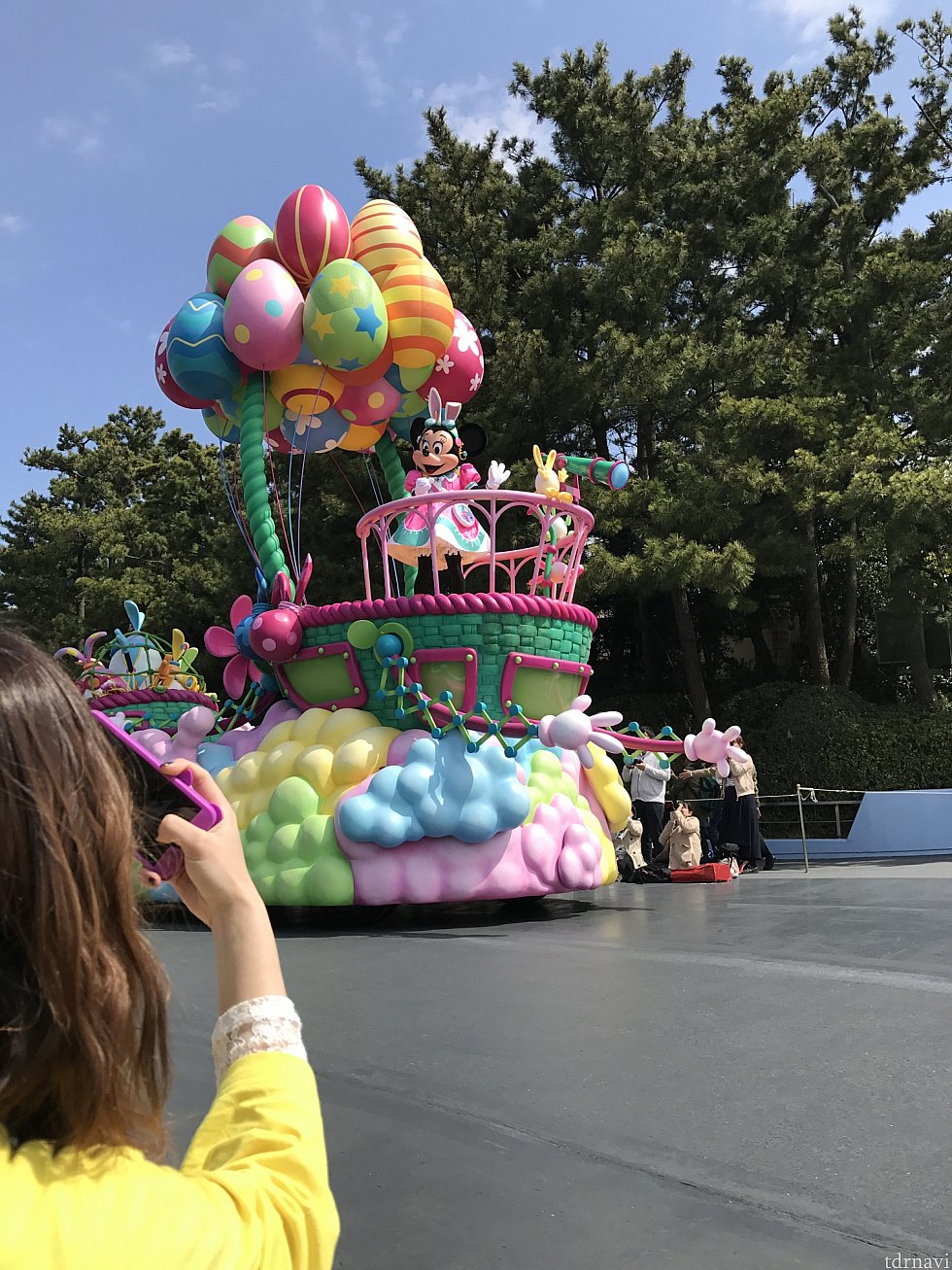 気球から探すミニーちゃん!