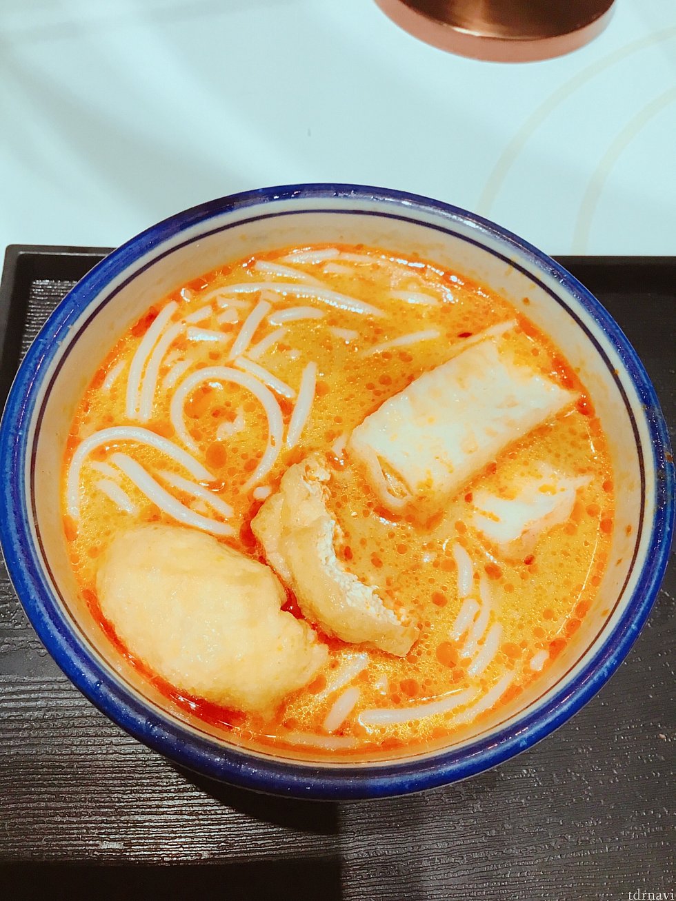 このラクサあまり辛すぎず美味しかったです♬