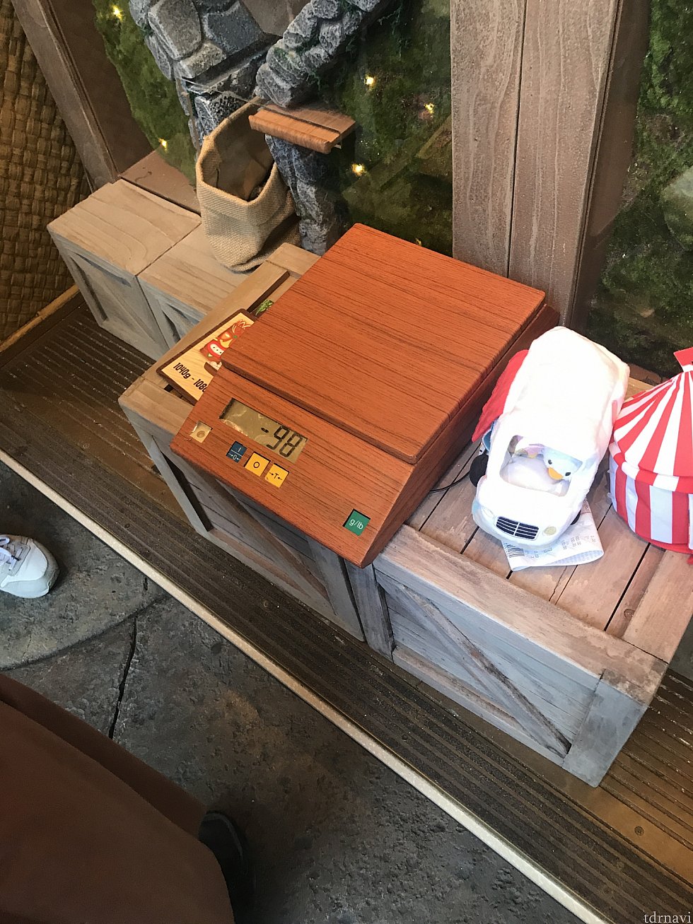 ゲーム台の間に計りあります