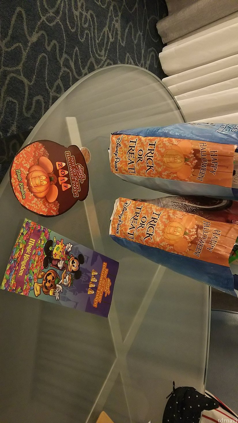 今回もらったものです。お菓子はたくさんもらいました