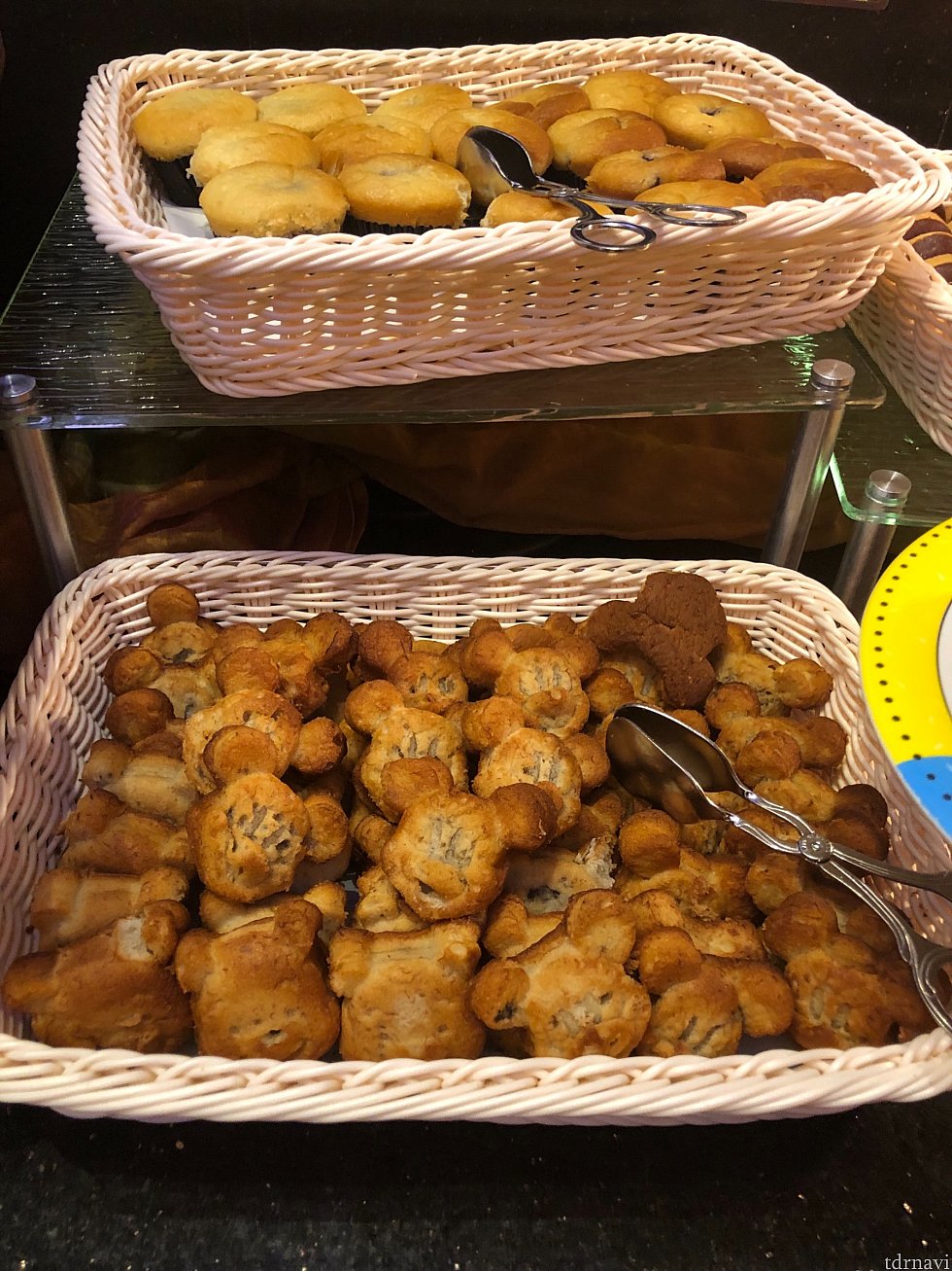 キャラクターシェイプのバナナケーキ