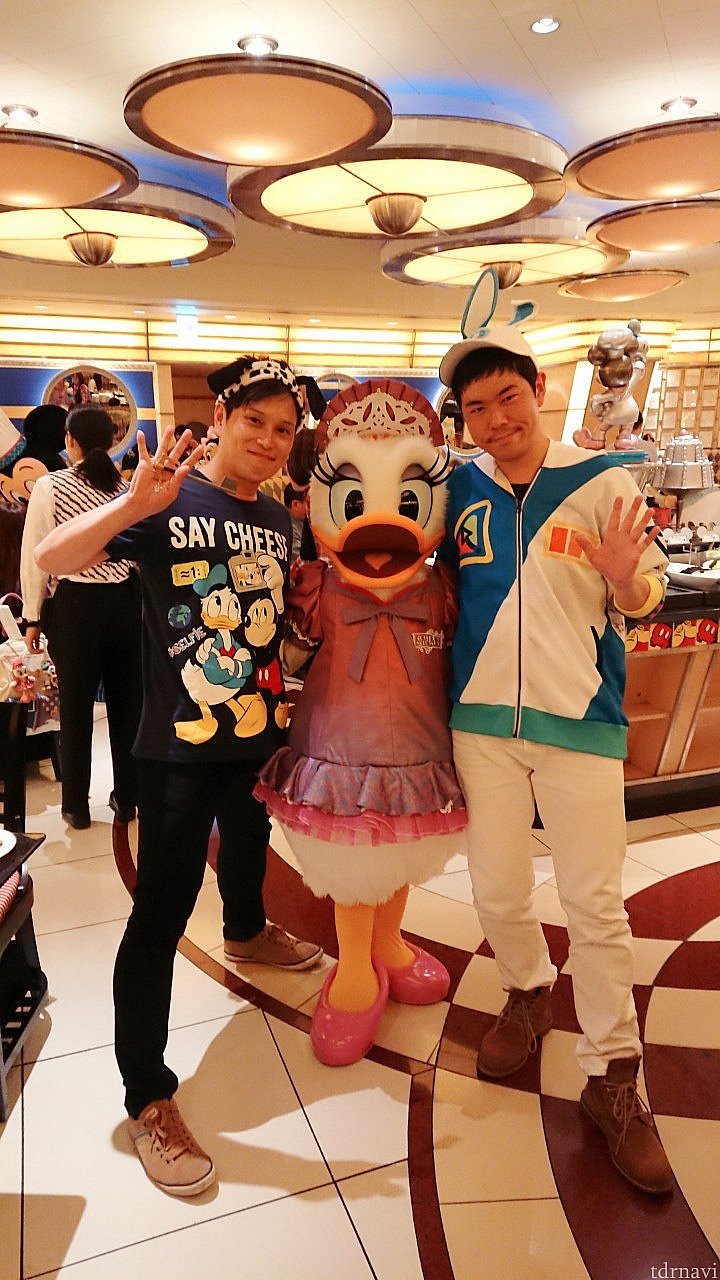 デイジーとも一緒に撮ります(都合ドナがアップできなかったです😅)