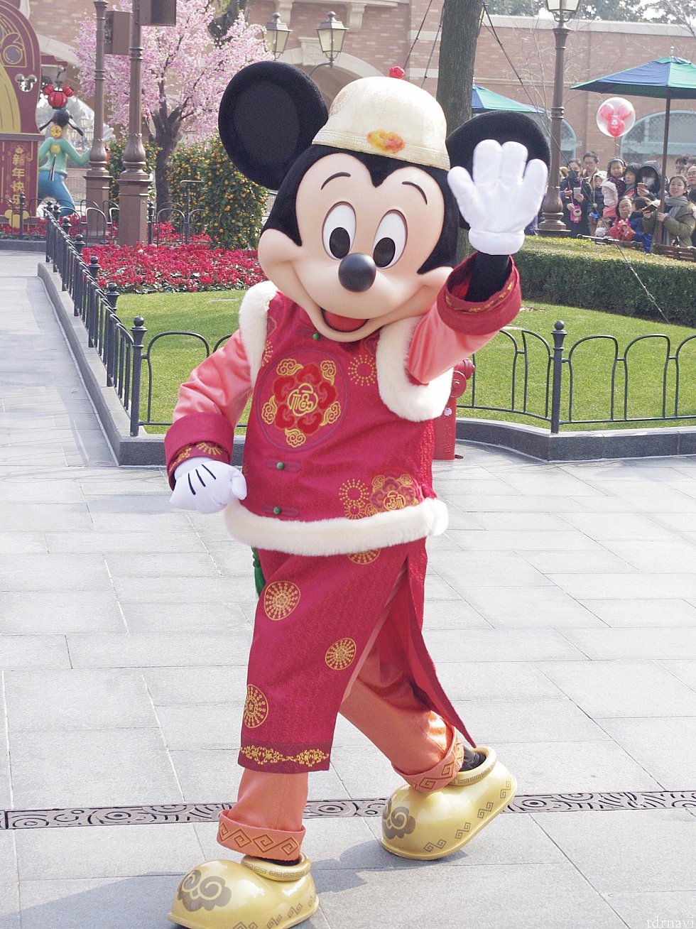 翌日早めに待機して、ほぼセンターの最前から鑑賞♡