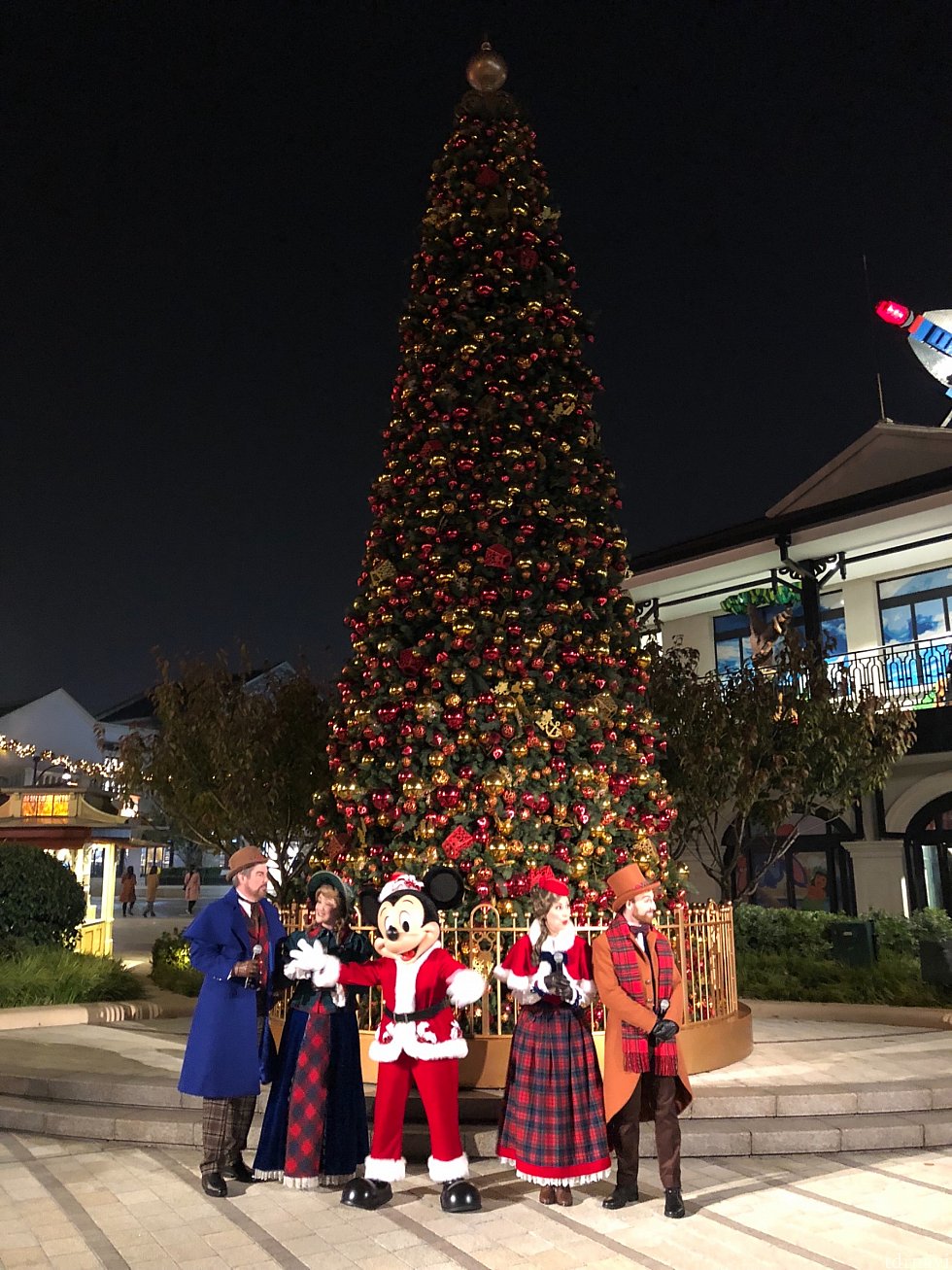 ディズニータウンの点灯式!
12月からだと思いきや初日からだった!!