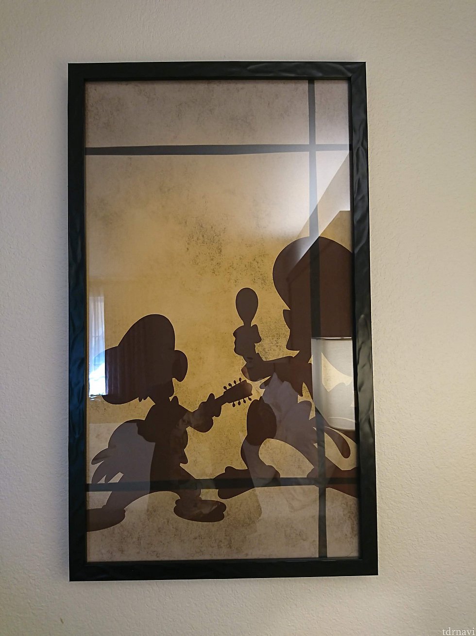 部屋にはホセとパンチートデザインのポスターが!