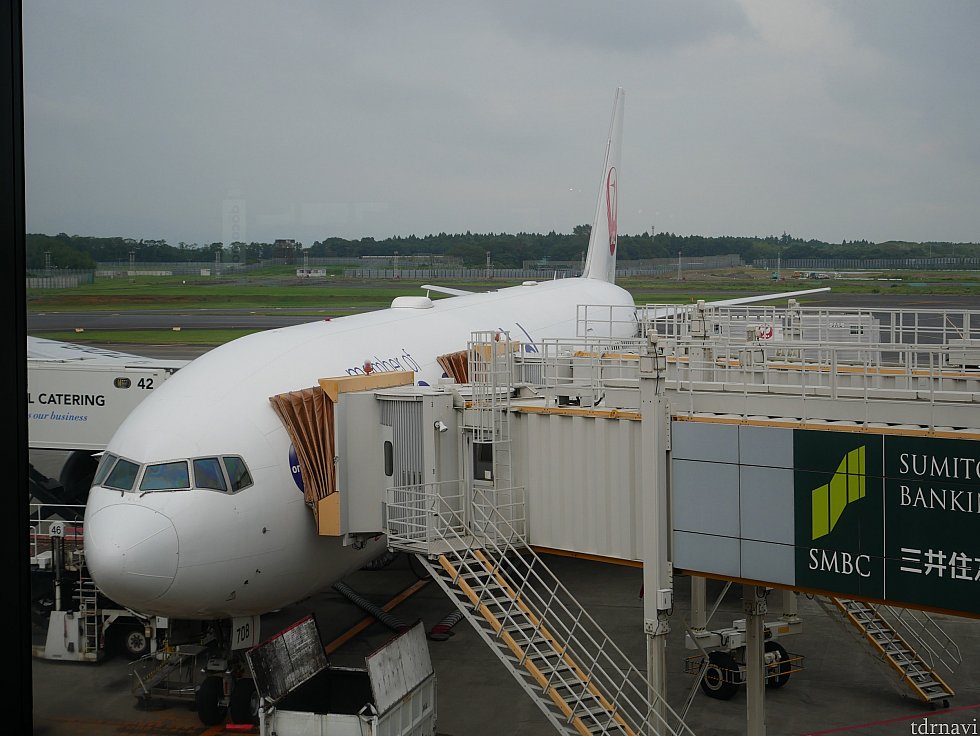 行きは17:55出発のJAL711便に乗りました😌
成田第2ターミナル→チャンギ国際空港ターミナル1です。
搭乗開始は20分ほど遅れました。