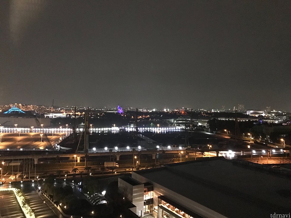 眺望
パークビュー
花火見たかったな
残念
バルコニーに出れるので
良いですね(๑˃̵ᴗ˂̵)