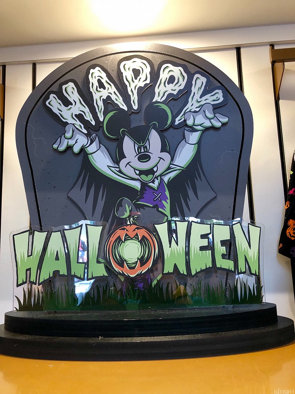 今年のハロウィンはハッピー顔でないミッキー。笑