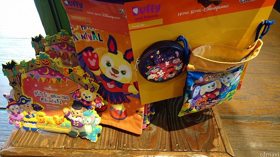 左から158HKD(写真たて)128HKD(タオルセット) 138HKD(ポーチと巾着のセット)