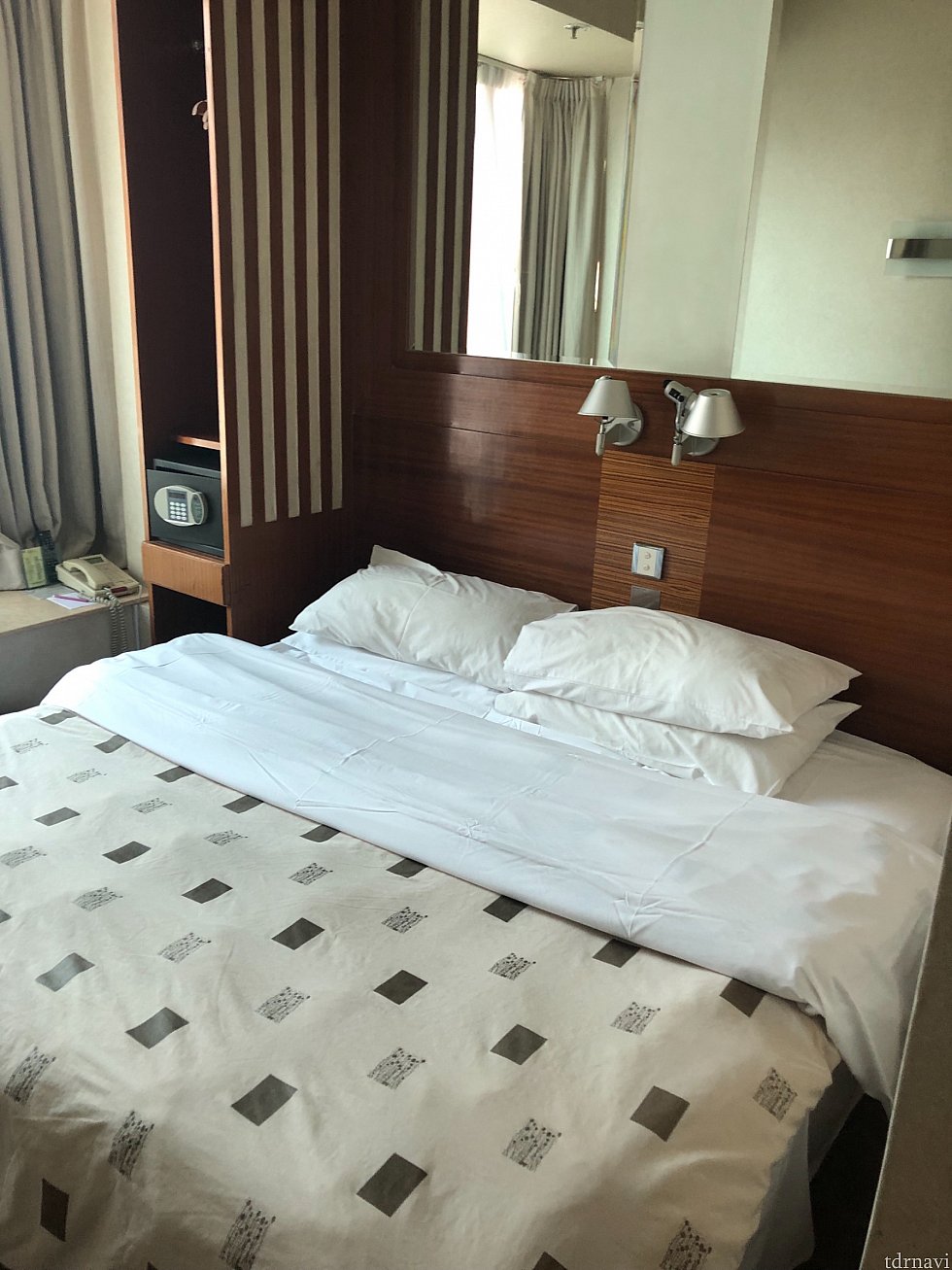 大きなベッドでした。