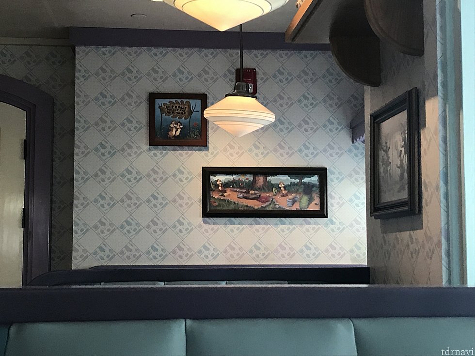 1番奥の部屋、窓際のソファ席に座りました