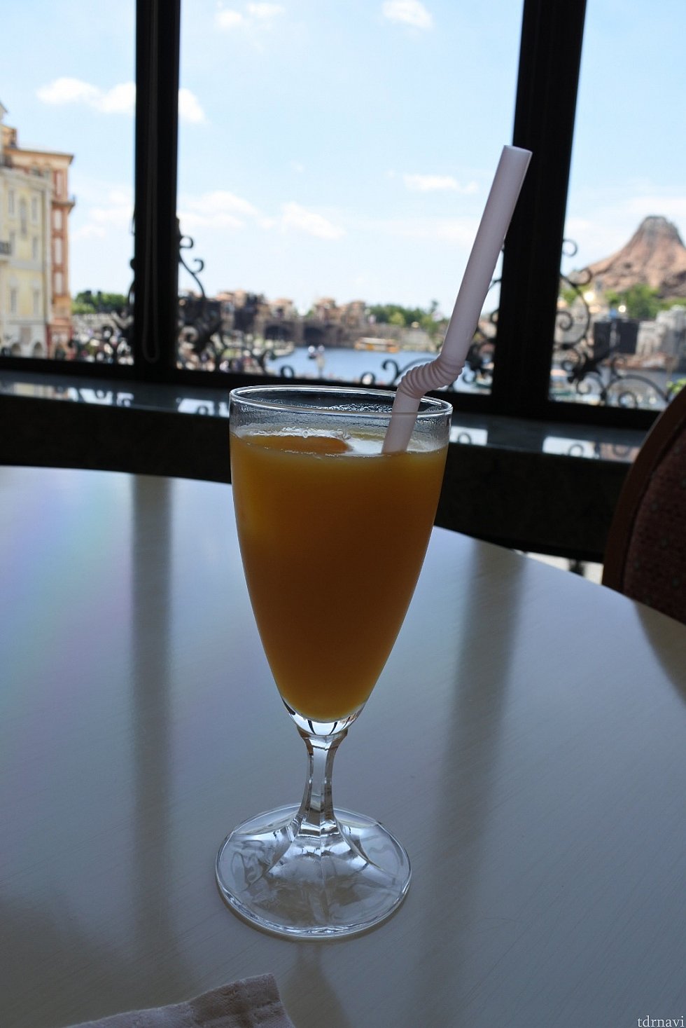 ファンダブルディズニー特典のノンアルコールカクテル。マンゴーとピーチメインの味です。