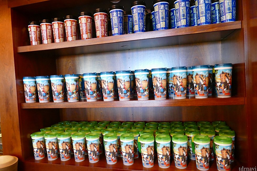 滞在中、ソフトドリンクやコーヒー、紅茶などが飲み放題になるレフィルマグ。