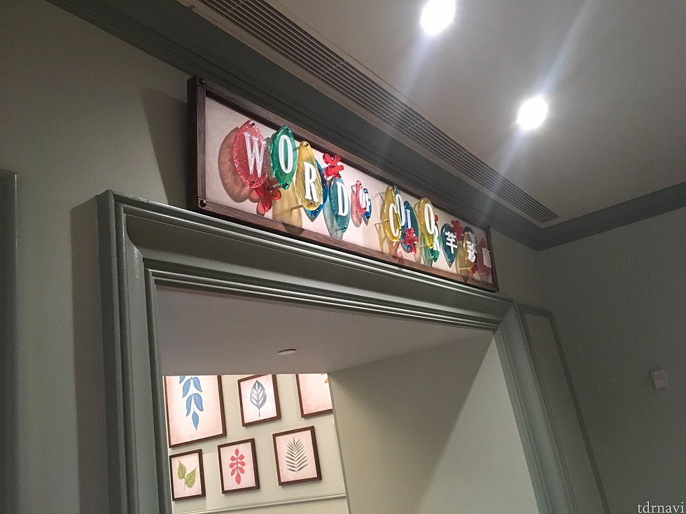 その名の通りカラフルなお店なので、店内にも注目してみてくださいね。お手頃で混雑していないので、よりノンビリできるかと!