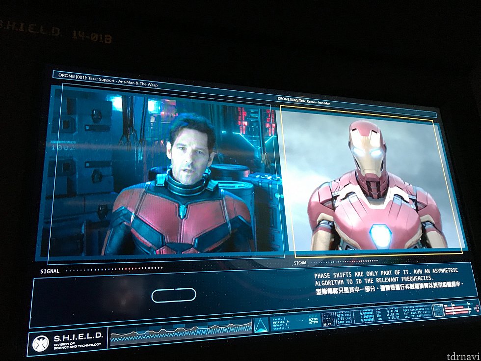 待ち列にて、アイアンマンも映像で出てきます💡