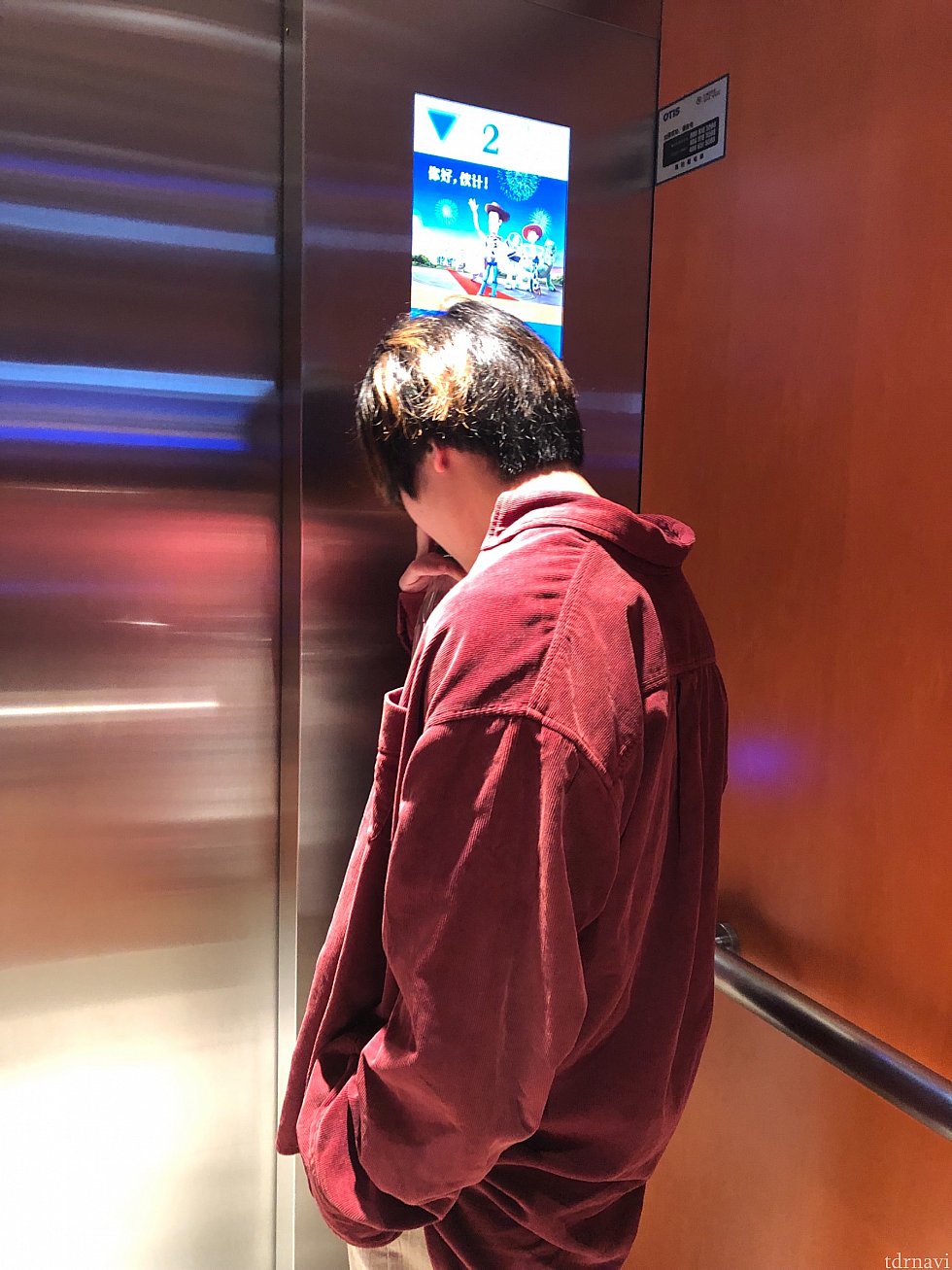 エレベーターの中