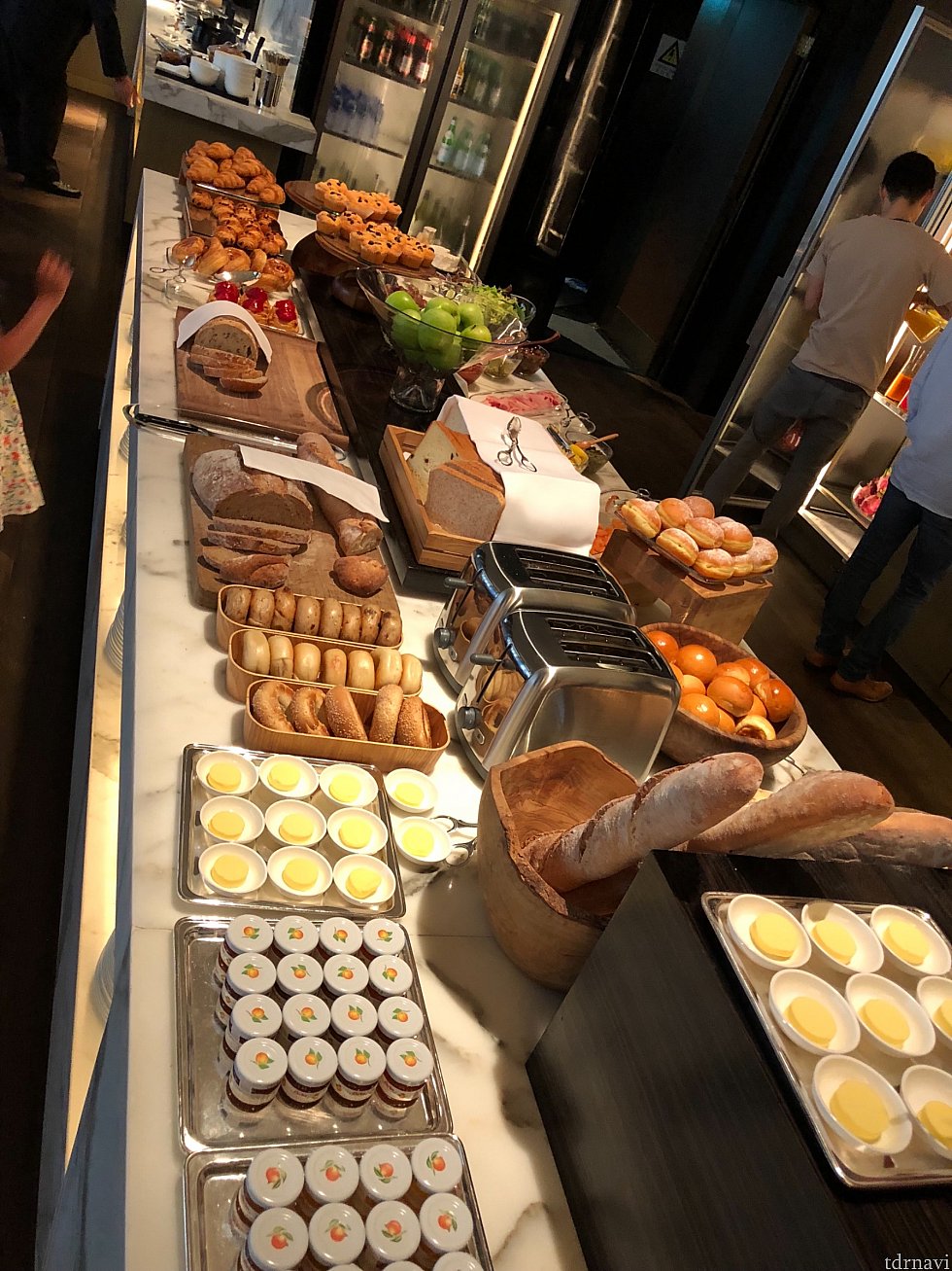 クラブルームの朝食。素晴らしいです。